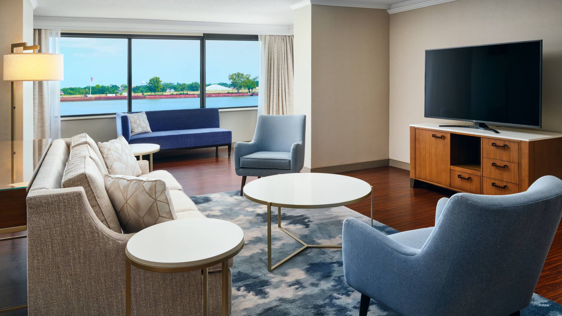 Rooms & Suites | Hilton New Orleans Riverside Downtown Hotel
